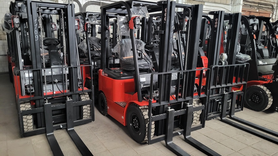 Тест-драйв складской техники на нашем складе в Дербенте