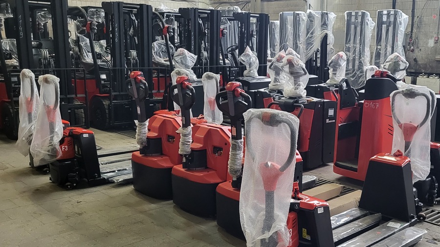 Тест-драйв складской техники на нашем складе в Дербенте